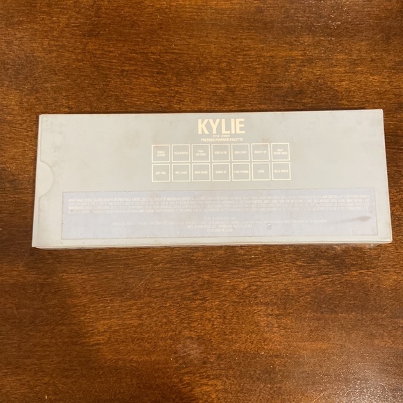 Kylie Cosmetics Chill Baby eyeshadow Palette - Picture 2 of 8
